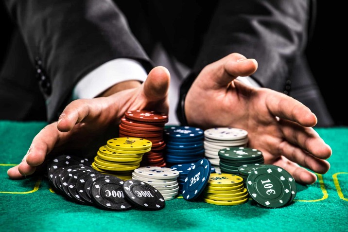 Four Card Poker memiliki strategi sederhana