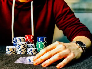 Huynh Memenangkan Seri Poker Online Dunia