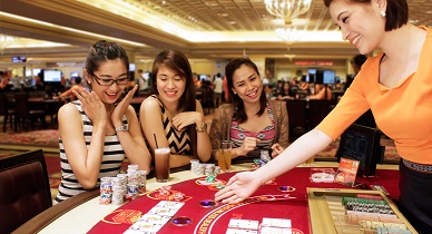 Jesse May dalam menyelenggarakan Irish Pub Poker Tours untuk grup menengah